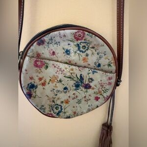 Patricia Nash Scafati Round Leather Crossbody Bag in the Prairie Rose print, EUC